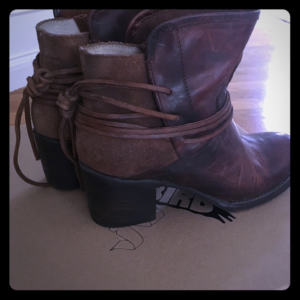 Brand new in box Freebird Casey Cognac ankle boots